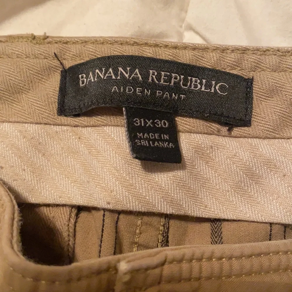 Banana republic size 31x30 Aiden khaki pants used clean we ship fast - Picture 2 of 3